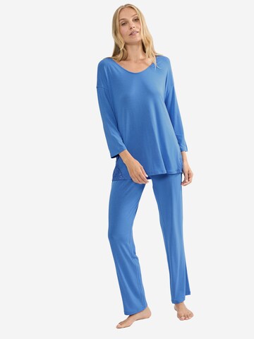 TRIUMPH Pyjama ' Red Label Timeless Sensuality ' in Blau: Vorderseite