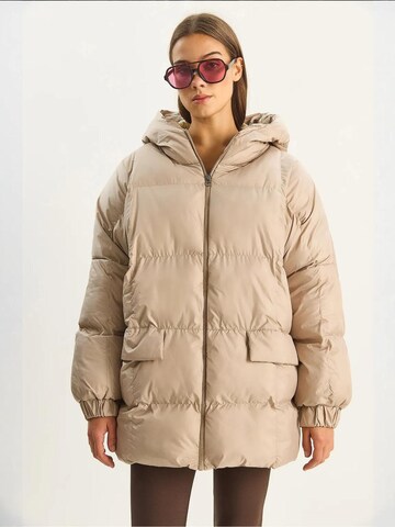 Cappotto invernale di Bianco Lucci in beige: frontale