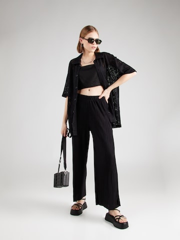 Wide leg Pantaloni 'PLISA' de la VILA pe negru