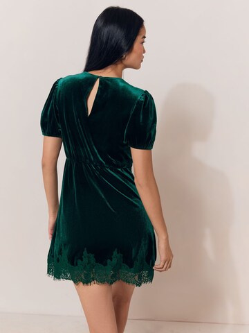 Lipsy Kleid in Grün