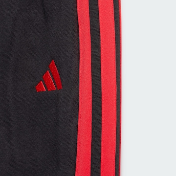 ADIDAS SPORTSWEAR Trainingspak 'Essentials' in Rood