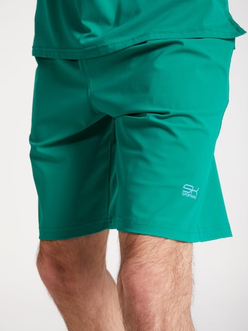 Regular Pantalon de sport 'Shorts' SPORTKIND en vert : devant