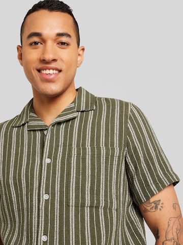 anerkjendt - Regular Fit Camisa 'LEO' em verde