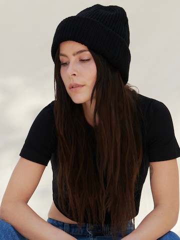 A LOT LESS Beanie 'Laura' in Black: front