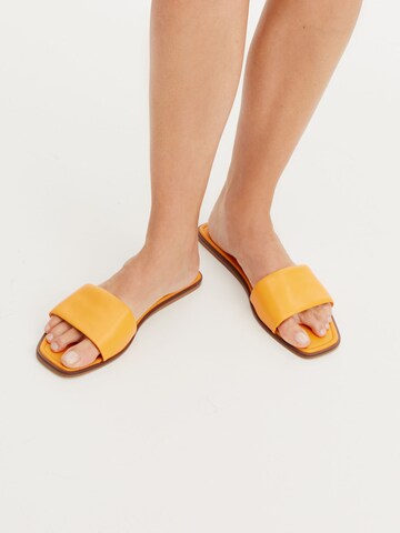 Karolina Kurkova Originals Mules 'Fina' in Orange