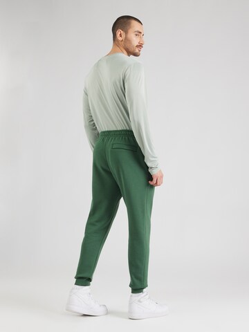 Tapered Pantaloni 'CLUB FLEECE' de la Nike Sportswear pe verde