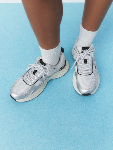 self. Sneakers laag 'Klobige' in Zilver