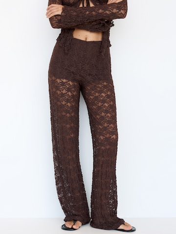 Pull&Bear Regular Trousers in Brown: front