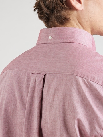 Coupe regular Chemise GANT en rouge