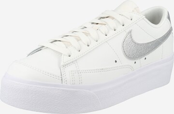 Nike Sportswear - Zapatillas deportivas bajas 'Blazer' en blanco: frente