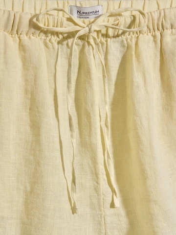 Next - Loosefit Pantalón en amarillo