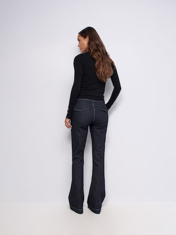 Salsa Jeans Flared Chino in Blauw