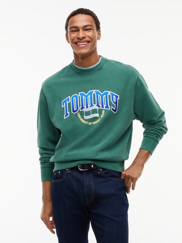 Tommy JeansSweater majica 'Varsity Crest' - zelena boja: prednji dio