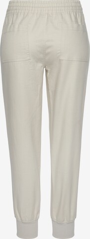 LASCANA - Tapered Pantalón en blanco