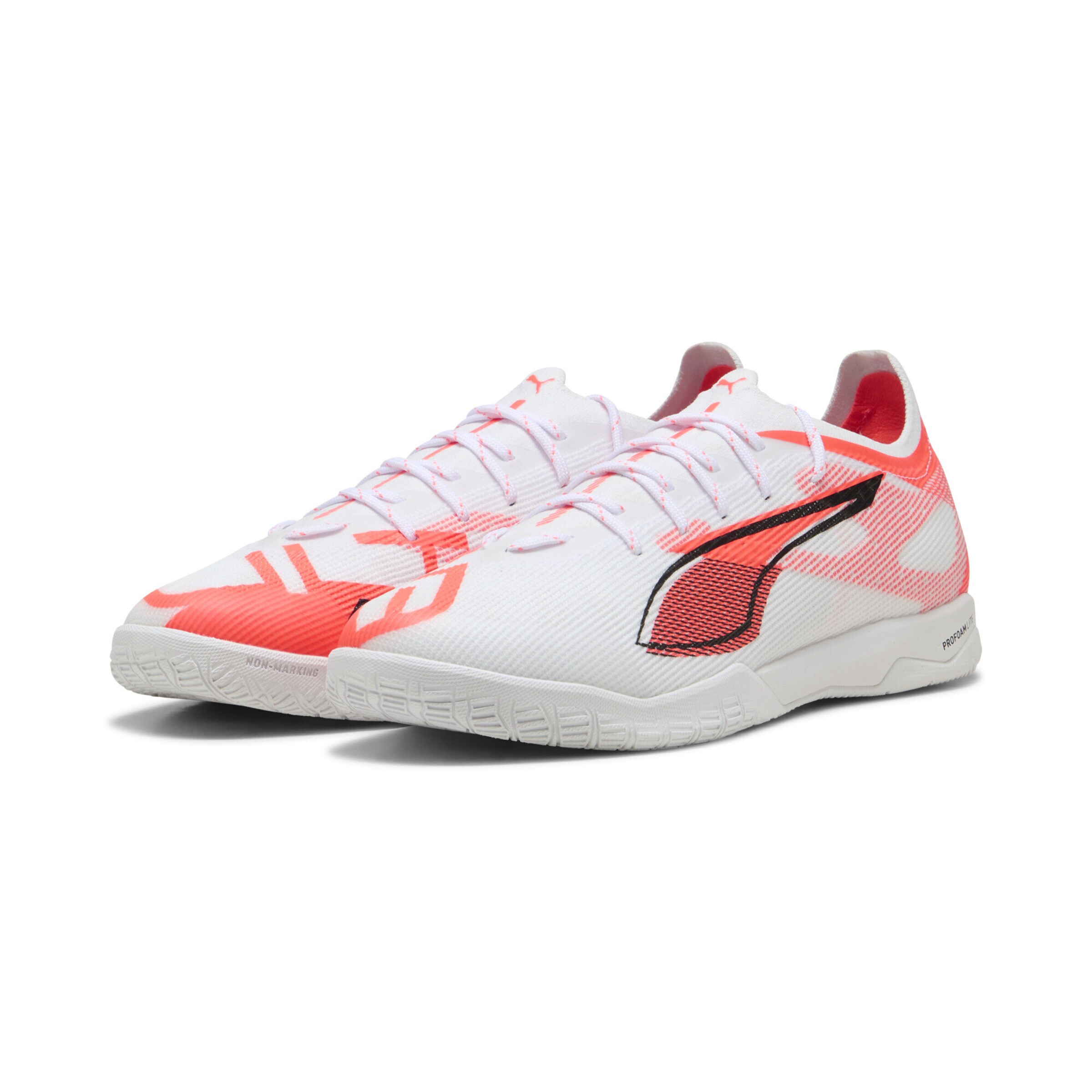 PUMA Soccer shoe 'Ultra 5 Pro Court' in White