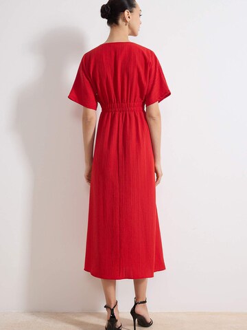 Trendyol Платье в Красный