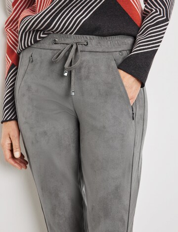 GERRY WEBER Slimfit Spodnie w kolorze szary