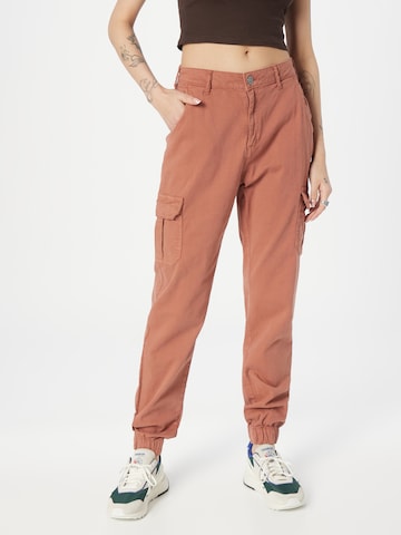 Urban Classics Tapered Cargobroek in Bruin: voorkant