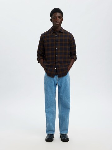 SELECTED - Regular Fit Camisa 'SLHREGNOAH' em castanho