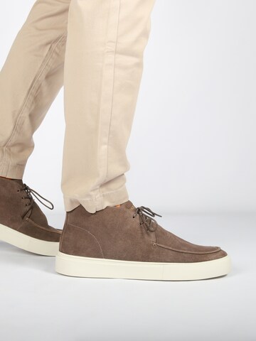 BLACKSTONE - Botas chukka 'Ruby Jeriik CG501' em castanho