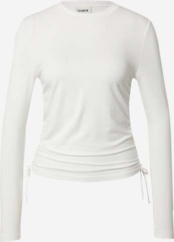 T-shirt 'Chantal' ABOUT YOU x Laura Giurcanu en blanc : devant