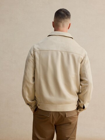 DAN FOX APPAREL Välikausitakki 'Nicolas' värissä beige