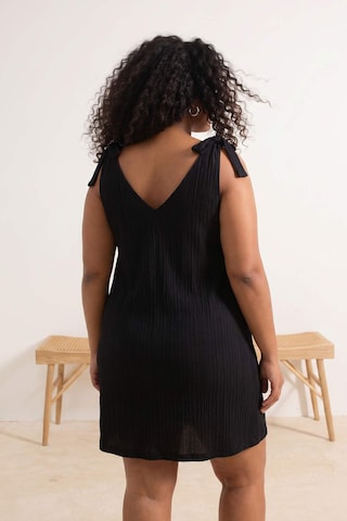 Trendyol Curve Jurk in Zwart