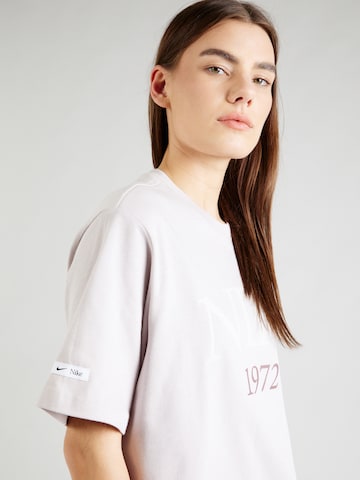 Nike Sportswear T-Shirt in Lila