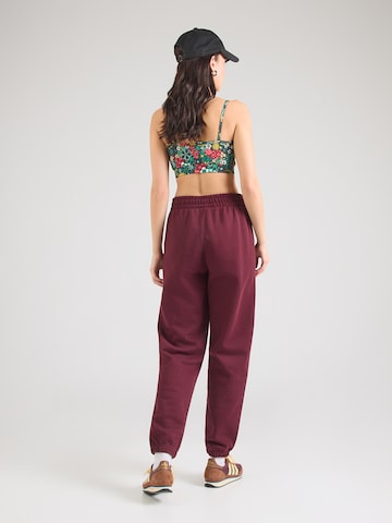 Effilé Pantalon 'Essentials' ADIDAS ORIGINALS en rouge
