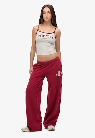 Loosefit Pantalon 'Athletic Essentials' Superdry en rouge