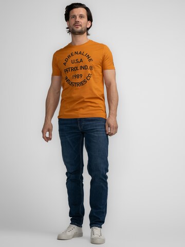 Petrol Industries - Camiseta '35 years' en marrón