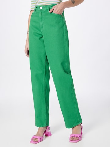 Monki Regular Jeans in Groen: voorkant