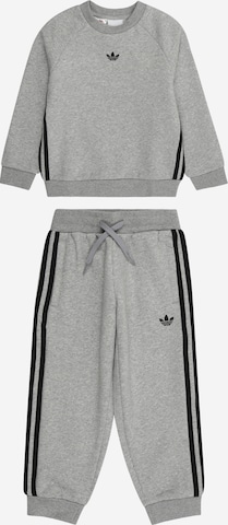 ADIDAS ORIGINALS Костюм для бега в Серый: спереди
