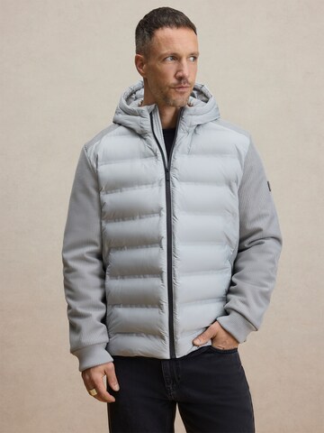 DAN FOX APPAREL Winterjas 'Carlos' in Grijs: voorkant