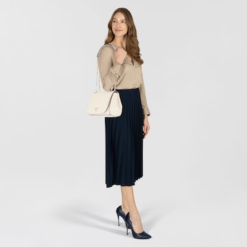 GUESS Schultertasche 'Talent' in Weiß