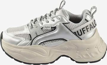 Sneaker bassa di BUFFALO in argento: frontale