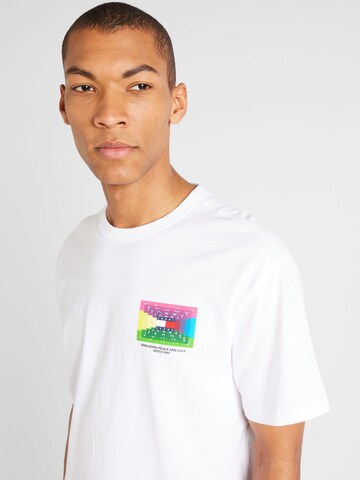 T-Shirt Tommy Jeans en blanc