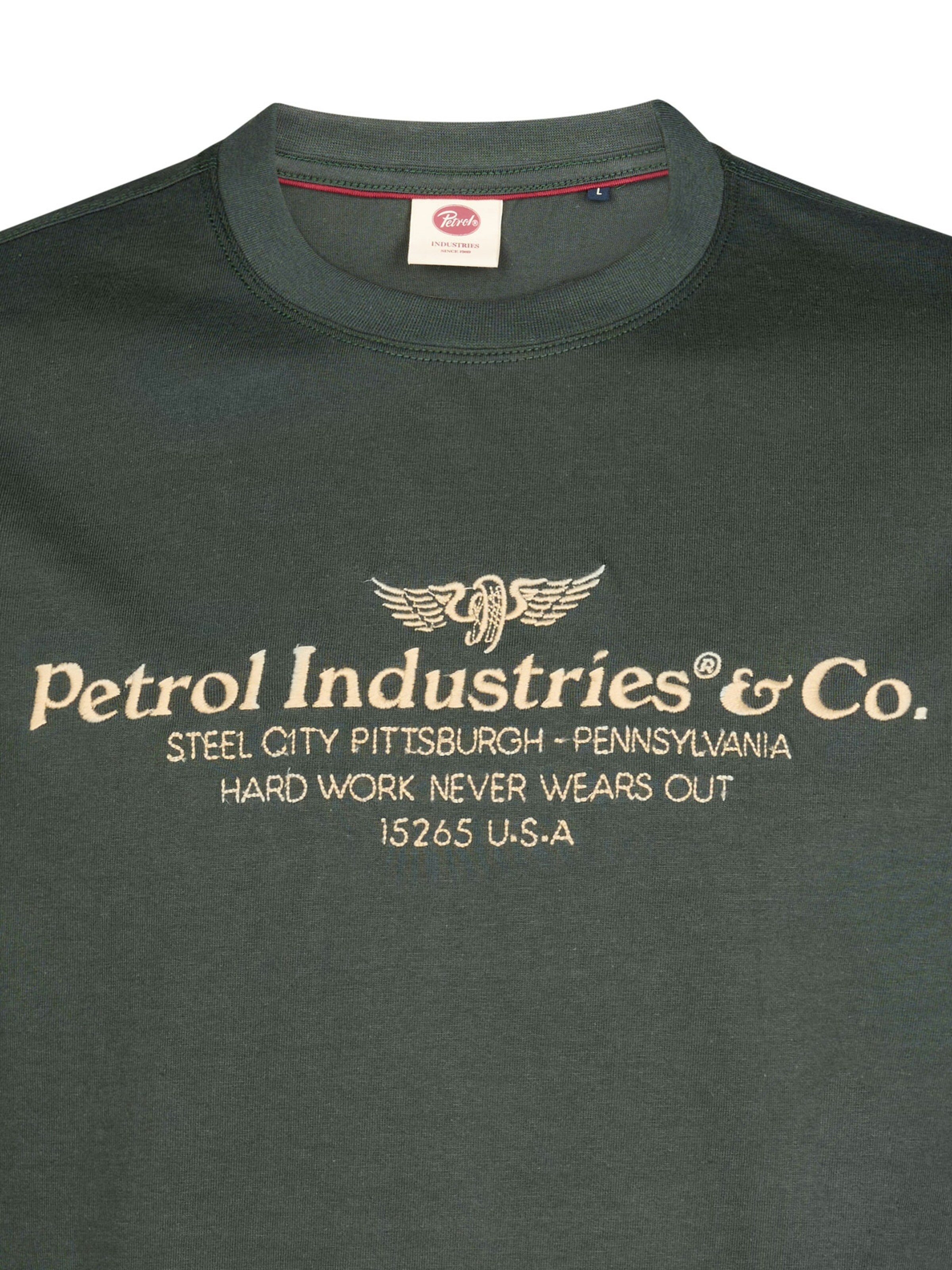 Tricou de la Petrol Industries pe verde