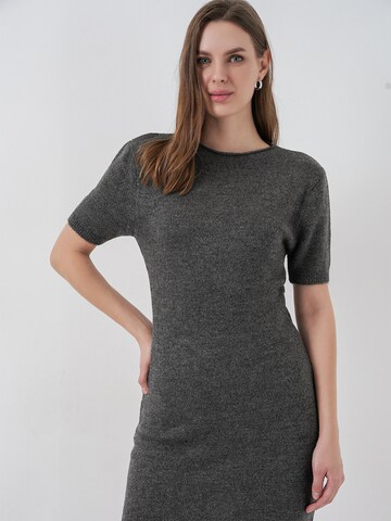 Bigdart Kootud kleit, värv hall