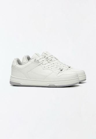 Bershka Sneaker in Weiß