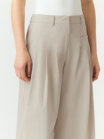 Wide Leg Pantalon à pince 'YASLulla' YAS en gris