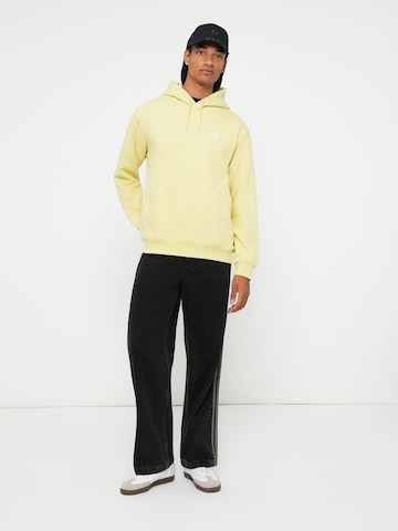 ADIDAS ORIGINALSSweater majica 'ESS' - žuta boja