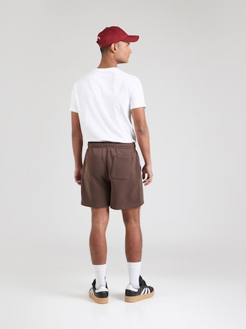 Loosefit Pantaloni 'ESSENTIAL' di Abercrombie & Fitch in marrone