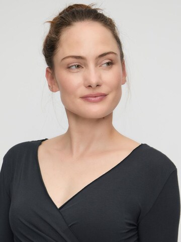 CURARE Yogawear Sports top 'Wickeltop' in Black