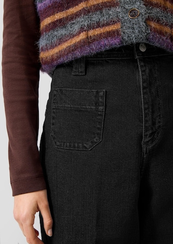 QS Flared Jeans in Black: front