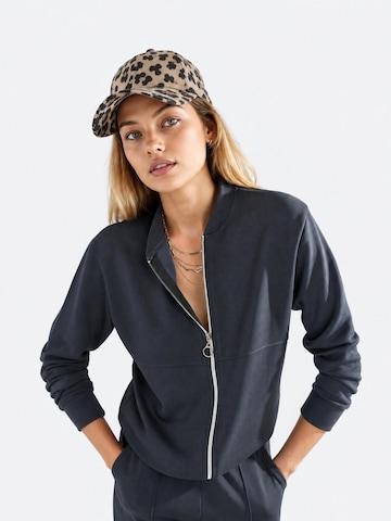 Lady Bersan Leisure suit in Grey