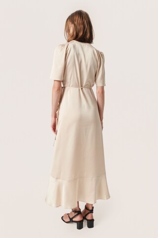 Robe 'Karven' SOAKED IN LUXURY en beige