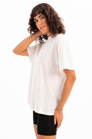 T-shirt Justever en blanc