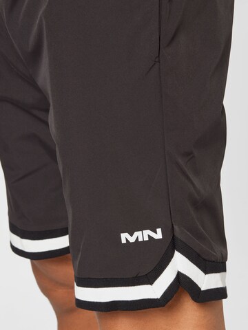 Mennace Regular Shorts in Schwarz