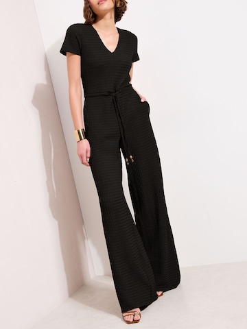 Friends Like These Jumpsuit in Schwarz